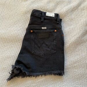 NWT Wrangler high rise festival black denim shorts - SZ 29